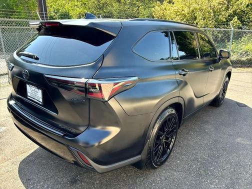 2021 Toyota Highlander Hybrid Platinum