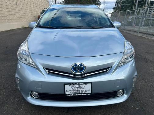 2012 Toyota Prius v Five