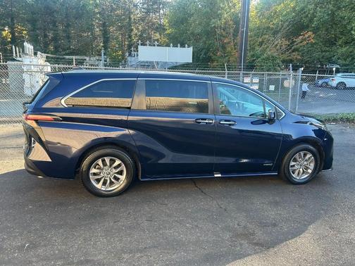 2021 Toyota Sienna XLE 7 Passenger