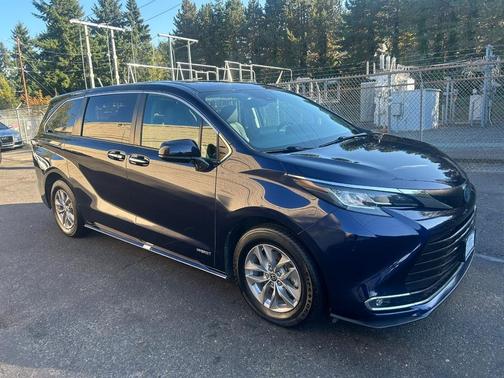 2021 Toyota Sienna XLE 7 Passenger