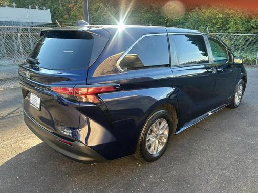 2021 Toyota Sienna XLE 7 Passenger