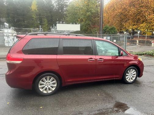 2013 Toyota Sienna XLE