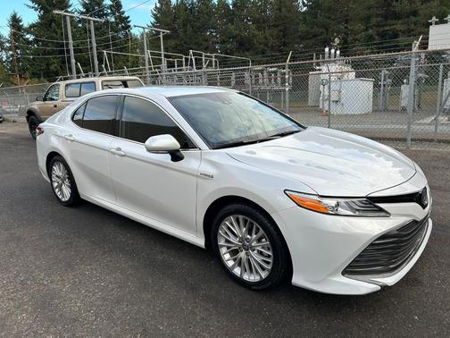 2020 Toyota Camry Hybrid XLE