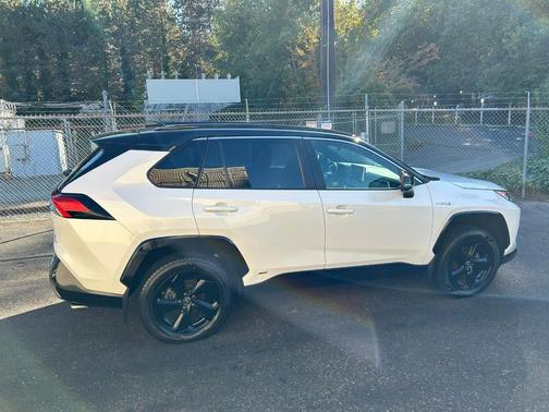 2021 Toyota RAV4 Hybrid SE