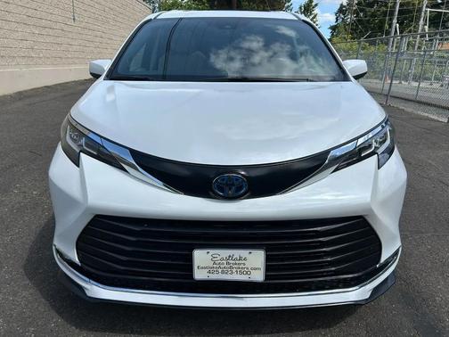 Wind Chill Pearl 2022 Toyota Sienna XLE