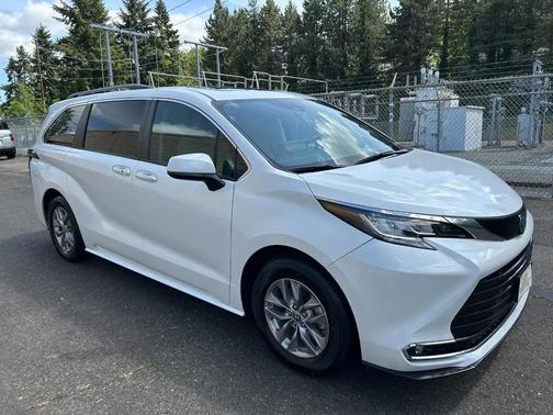 Wind Chill Pearl 2022 Toyota Sienna XLE