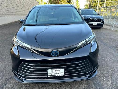 2022 Toyota Sienna LE