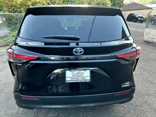 2022 Toyota Sienna LE