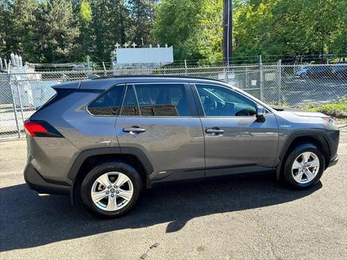 2020 Toyota RAV4 Hybrid XLE