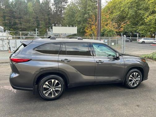 2021 Toyota Highlander Hybrid XLE