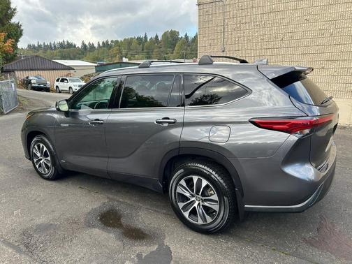 2021 Toyota Highlander Hybrid XLE
