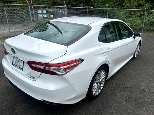 2019 Toyota Camry Hybrid XLE