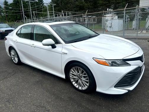 2019 Toyota Camry Hybrid XLE