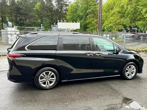 2021 Toyota Sienna XSE 7 Passenger