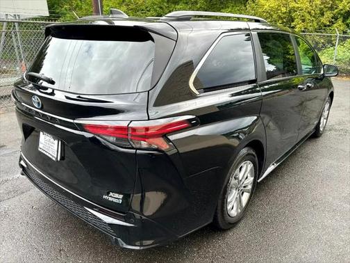 2021 Toyota Sienna XSE 7 Passenger