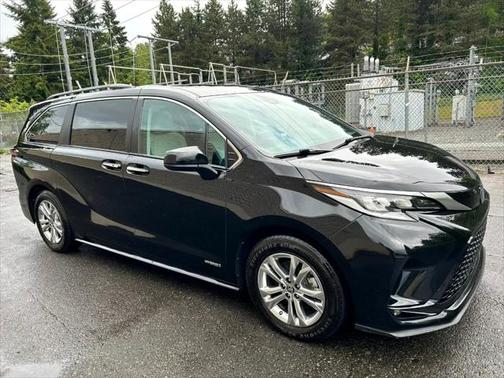 2021 Toyota Sienna XSE 7 Passenger