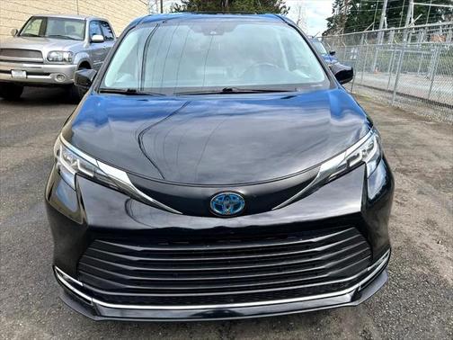 2021 Toyota Sienna XLE 7 Passenger