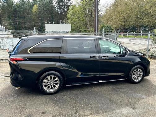 2021 Toyota Sienna XLE 7 Passenger