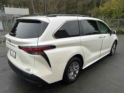 2021 Toyota Sienna XLE 7 Passenger