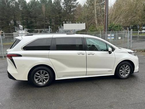 2021 Toyota Sienna XLE 7 Passenger