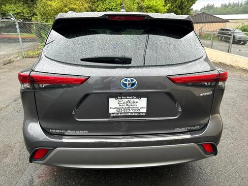 2023 Toyota Highlander Hybrid Platinum