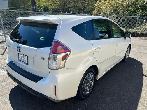 Blizzard Pearl 2016 Toyota Prius v Four