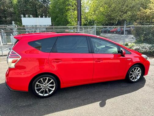 2017 Toyota Prius v Five
