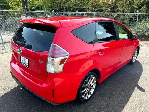 2017 Toyota Prius v Five