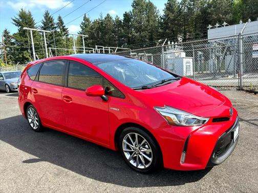 2017 Toyota Prius v Five