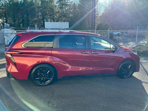 2021 Toyota Sienna Limited 7-Passenger