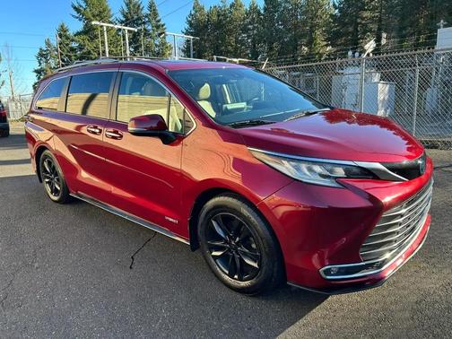 2021 Toyota Sienna Limited 7-Passenger