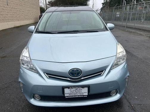 2014 Toyota Prius v Five