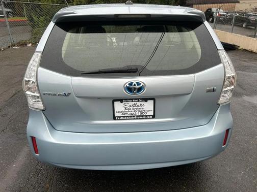 2014 Toyota Prius v Five