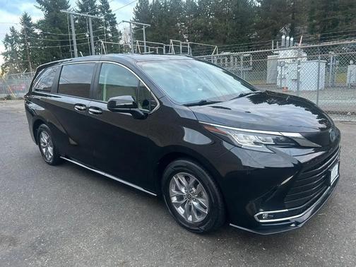 2022 Toyota Sienna XLE