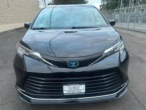 2022 Toyota Sienna XLE