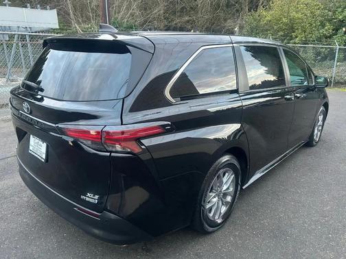 2022 Toyota Sienna XLE