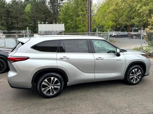 2021 Toyota Highlander Hybrid XLE