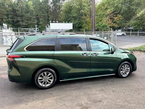 2021 Toyota Sienna XLE 7 Passenger