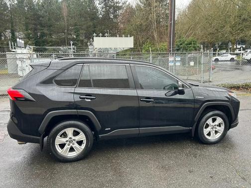 2020 Toyota RAV4 Hybrid XLE
