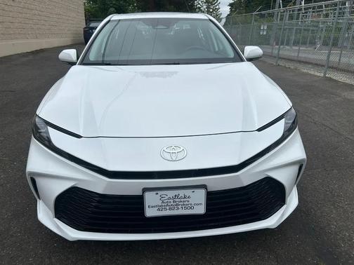 Ice Cap 2025 Toyota Camry LE