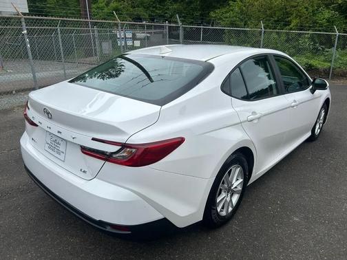 Ice Cap 2025 Toyota Camry LE