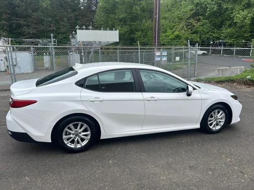 Ice Cap 2025 Toyota Camry LE