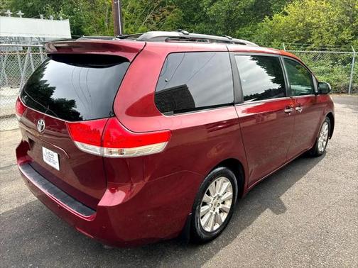 2011 Toyota Sienna XLE