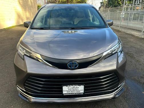 2022 Toyota Sienna XLE