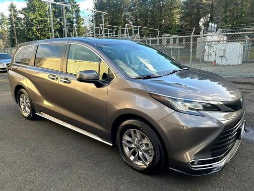 2022 Toyota Sienna XLE