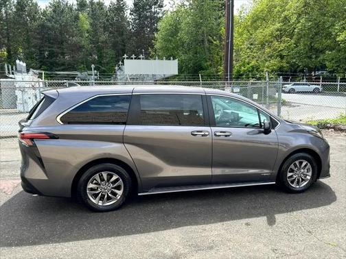 2021 Toyota Sienna XLE 7 Passenger