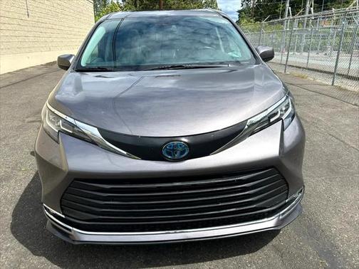 2021 Toyota Sienna XLE 7 Passenger