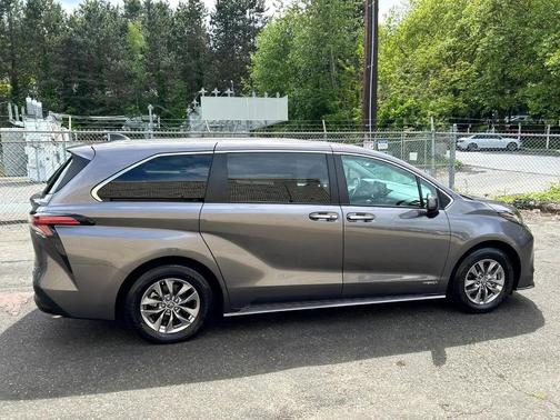 2021 Toyota Sienna XLE 7 Passenger
