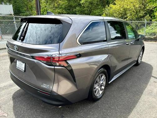 2021 Toyota Sienna XLE 7 Passenger