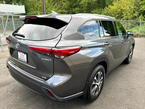 2021 Toyota Highlander Hybrid XLE